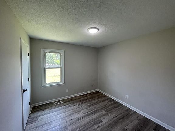 4th image of 102 Baron Lardon Dr