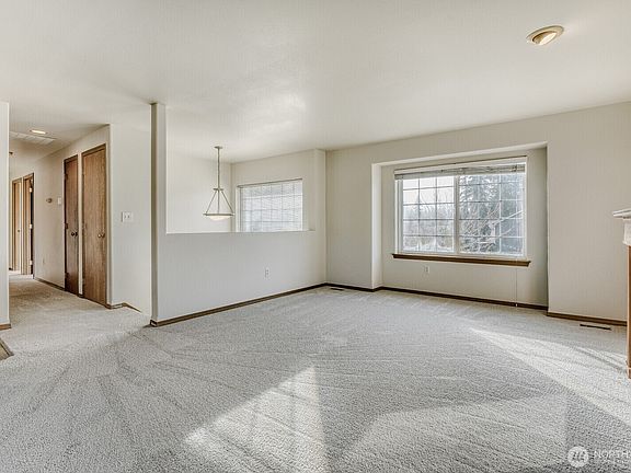5th image of 15711 24th Avenue E