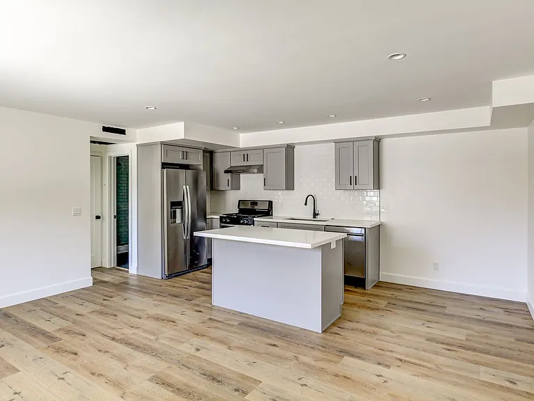 455 N Olive St — Photo 5