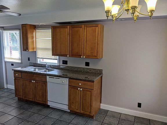 4th image of 2973 Dale Ave
