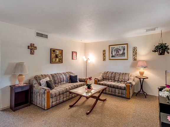2nd image of 1301 W Anderson Dr