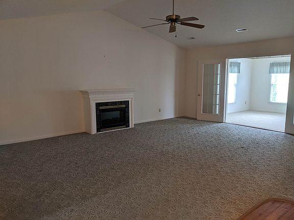 4th image of 950 Oakbrook Dr