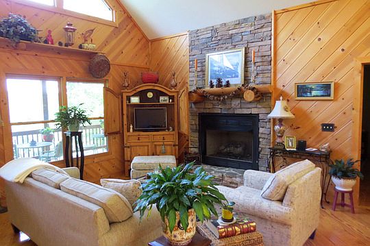 2nd image of 286 Garrett Dr