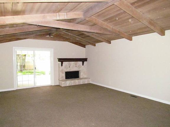 3rd image of 419 Mahoney Dr