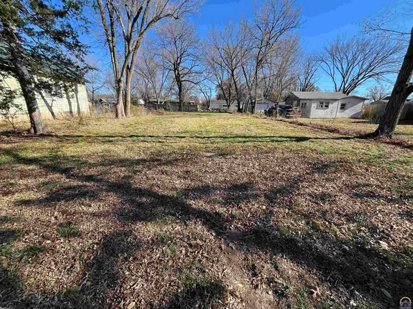 208 S Cottonwood St, Emporia, KS 66801