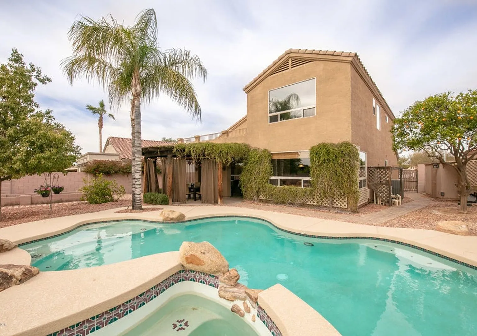 Spectacular Chandler-Ocotillo home with Sparkling Swimming Pool! — Photo 1