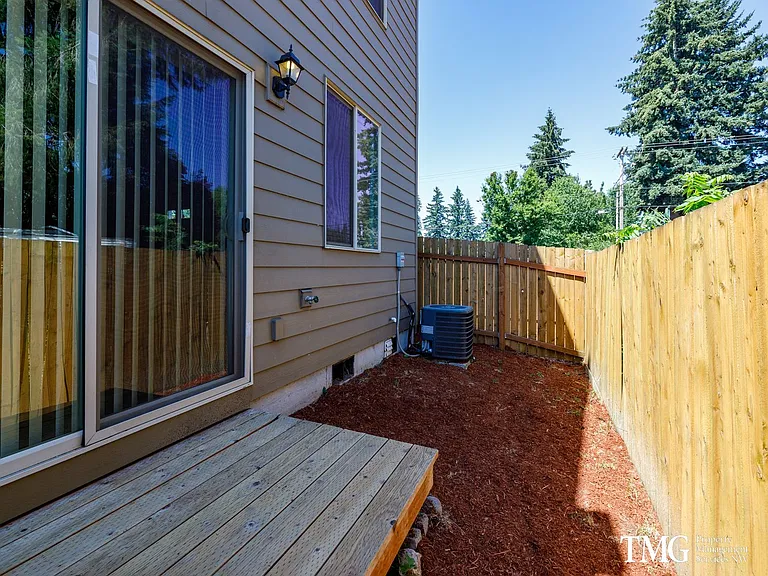 9807 NE 76th Way — Photo 52