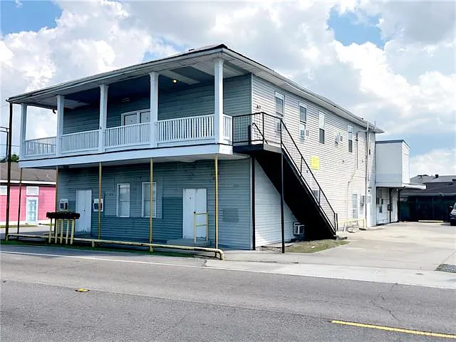 2 bed, 1.0 bath, 700 sqft, $975 — Photo 1