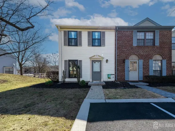 220 Hampshire Ct, Piscataway, NJ 08854