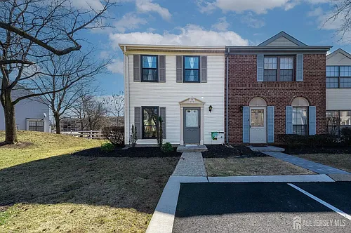 220 Hampshire Ct Photo 1