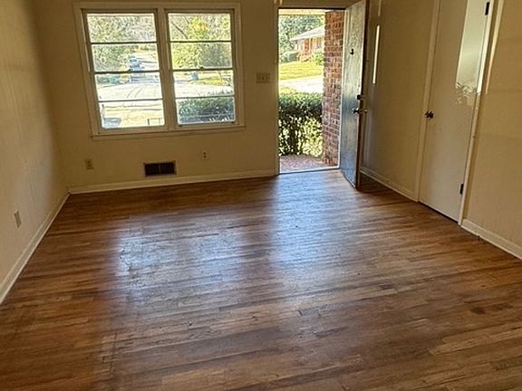 3rd image of 10 & 12 Milledge Ct #12