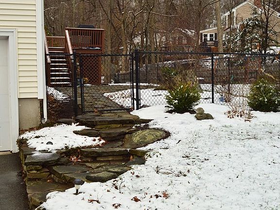 4th image of 9 Tanglewood Dr