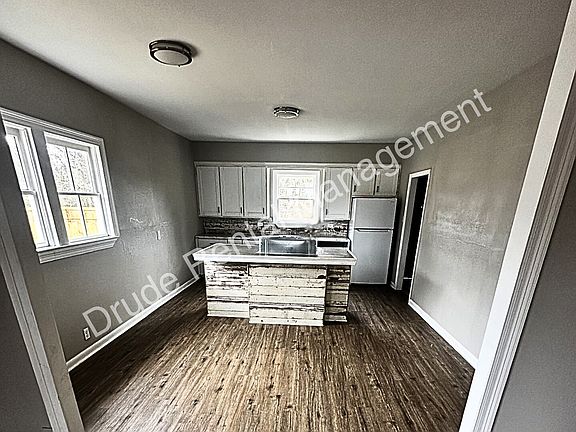 2nd image of 408 E Michigan St