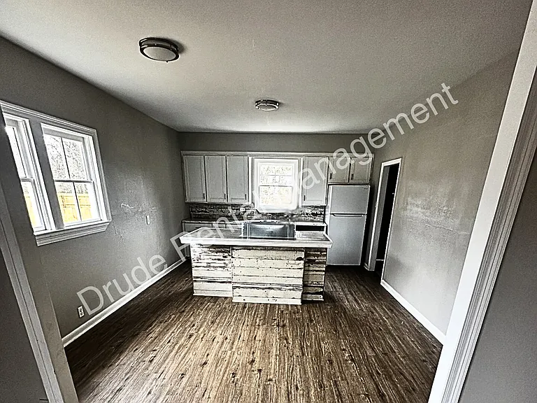 408 E Michigan St — Photo 2