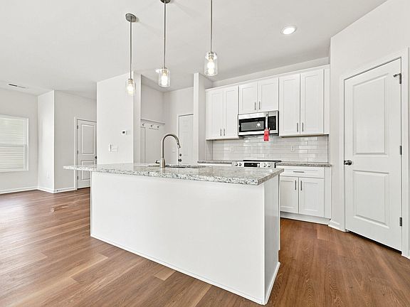 4th image of 2514 Rolling Pines Ave