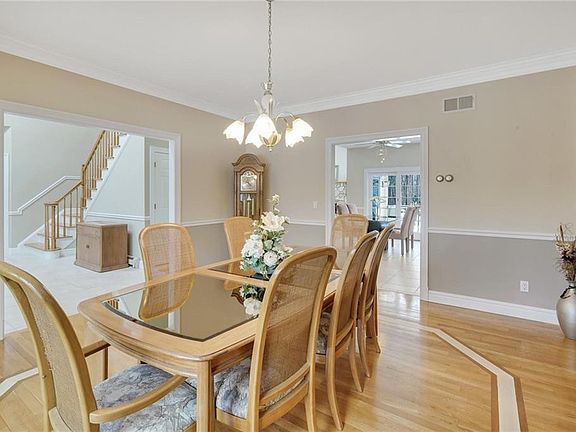 5th image of 13 Manor Ln