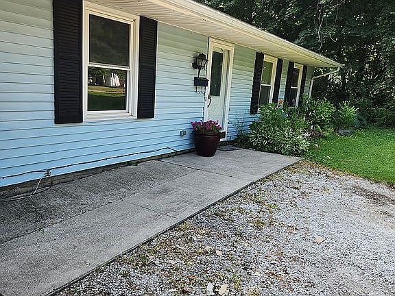 3rd image of 3332 Addison Ave