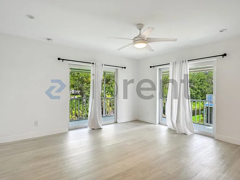 232 Palm Dr #6 — Photo 6