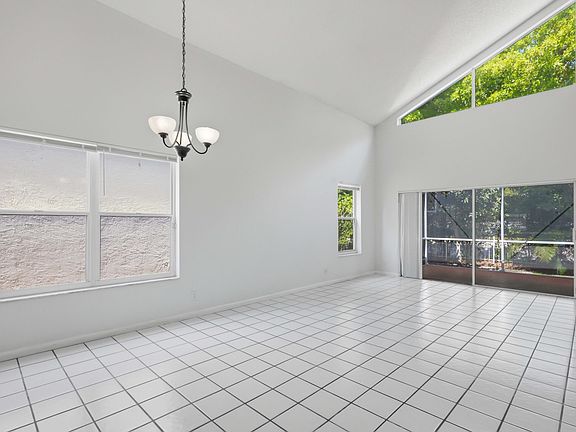 4th image of 9516 NW 8TH Circle