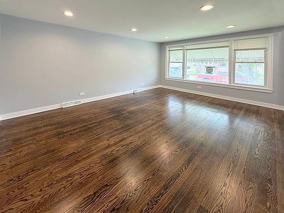 5th image of 10139 S May St