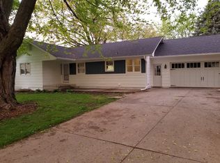 312 Central Dr, Pella, IA 50219