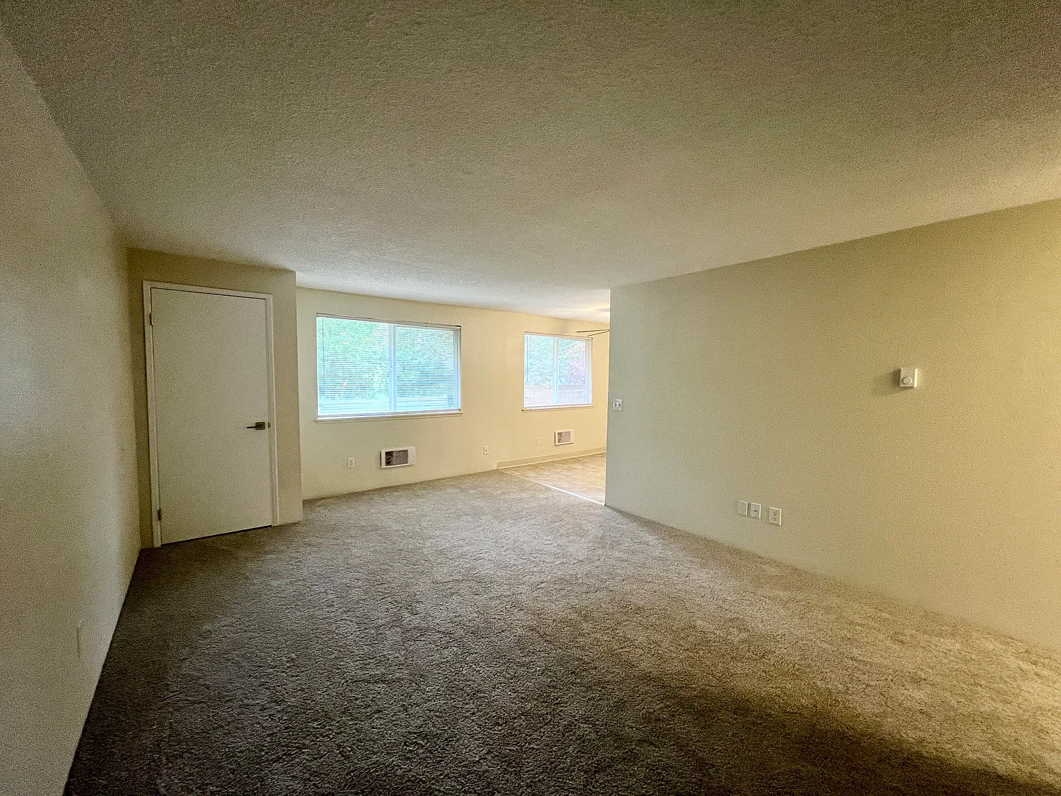 1970 Sidney Ave — Photo 2