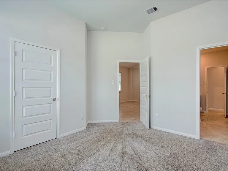 2425 Temple Crag Dr — Photo 28