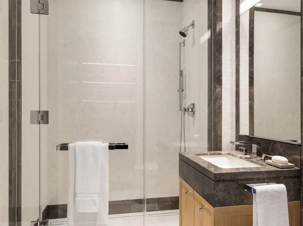 200 East 95th Street image 11 of 24