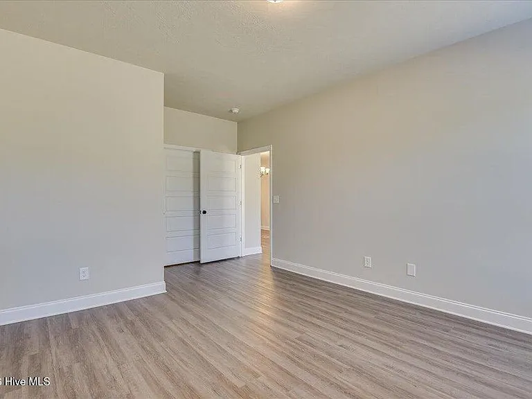544 Hardy Point — Photo 13