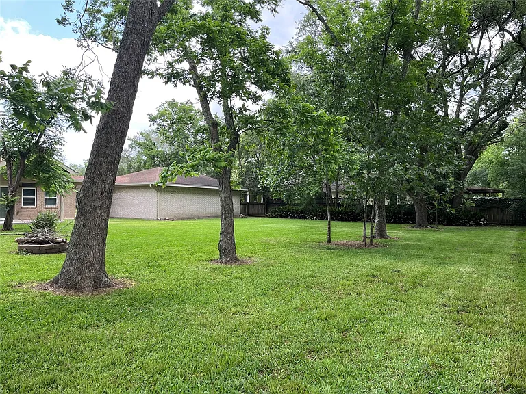 304 S Shadowbend Ave — Photo 36