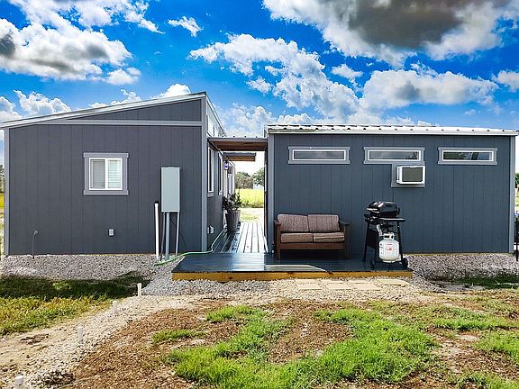4th image of 359 Club Oak Ln