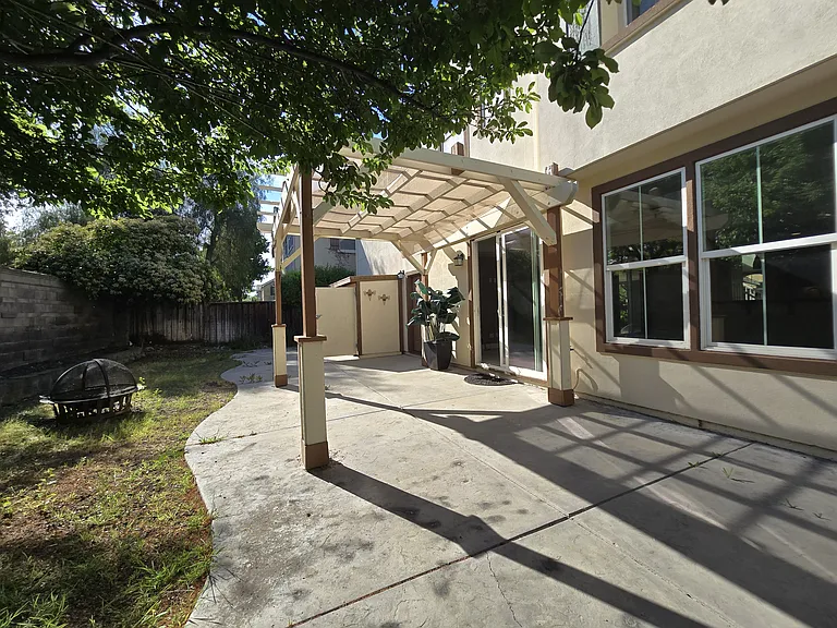 626 W La Canada Ave — Photo 27