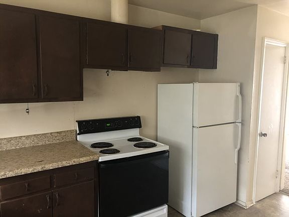 5th image of 627 Blendwood Dr