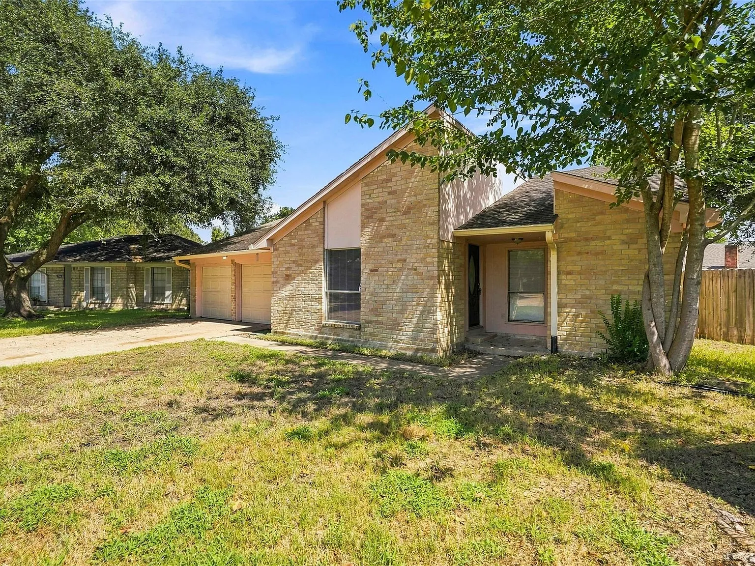 3 bed, 2.0 bath, 1620 sqft, $1,699 — Photo 2