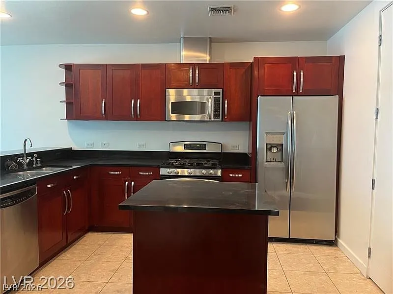 Panorama Towers — Photo 3