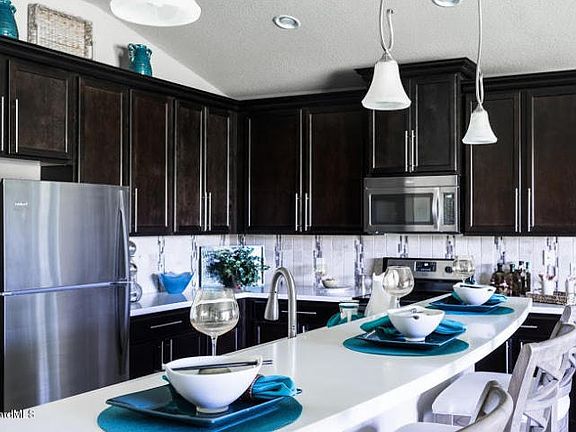2nd image of 14 Baymeadows Lakes Dr
