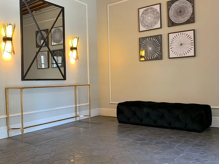 La Chandelle Apts...Charming building...Renovated Apartments Available...Hardwood Floors! — Photo 22