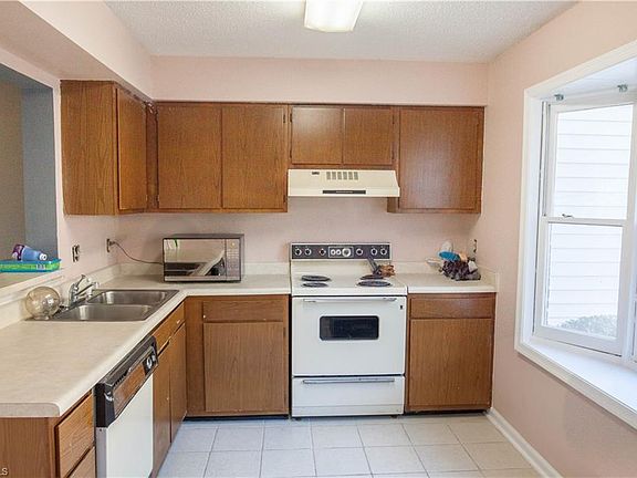 4th image of 307 E Montcastle Dr Unit D