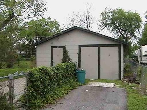 3rd image of 408 E WHITE AVE