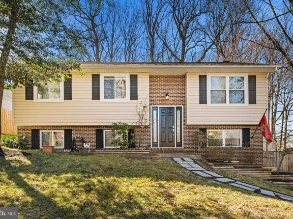 7710 Suitt Dr, Pasadena, MD 21122