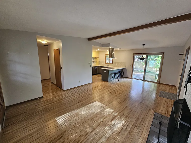 690 SW 130th Ave — Photo 6