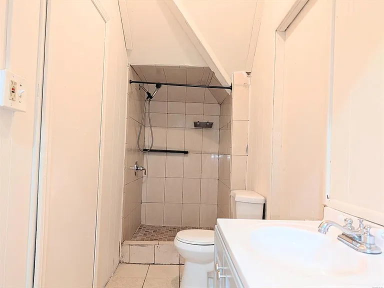 107 Catherine St — Photo 35