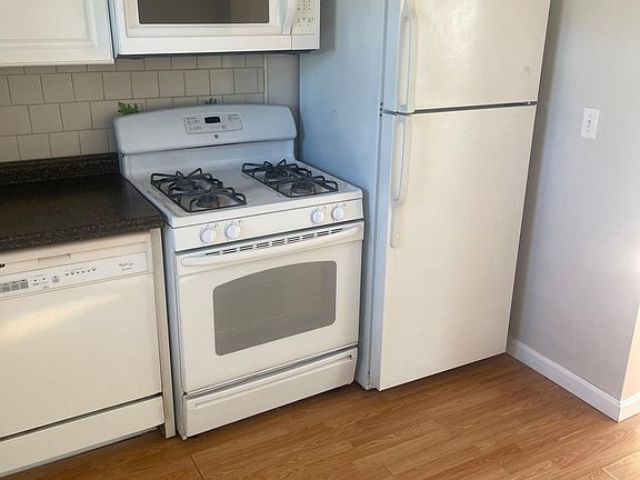 3rd image of 26 Woodbury Rd