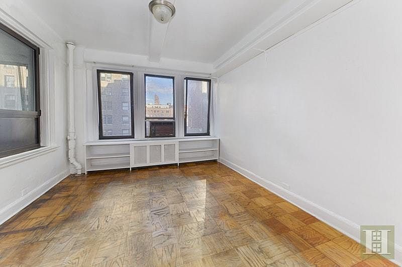2nd image of 118 W 72nd St APT 602
