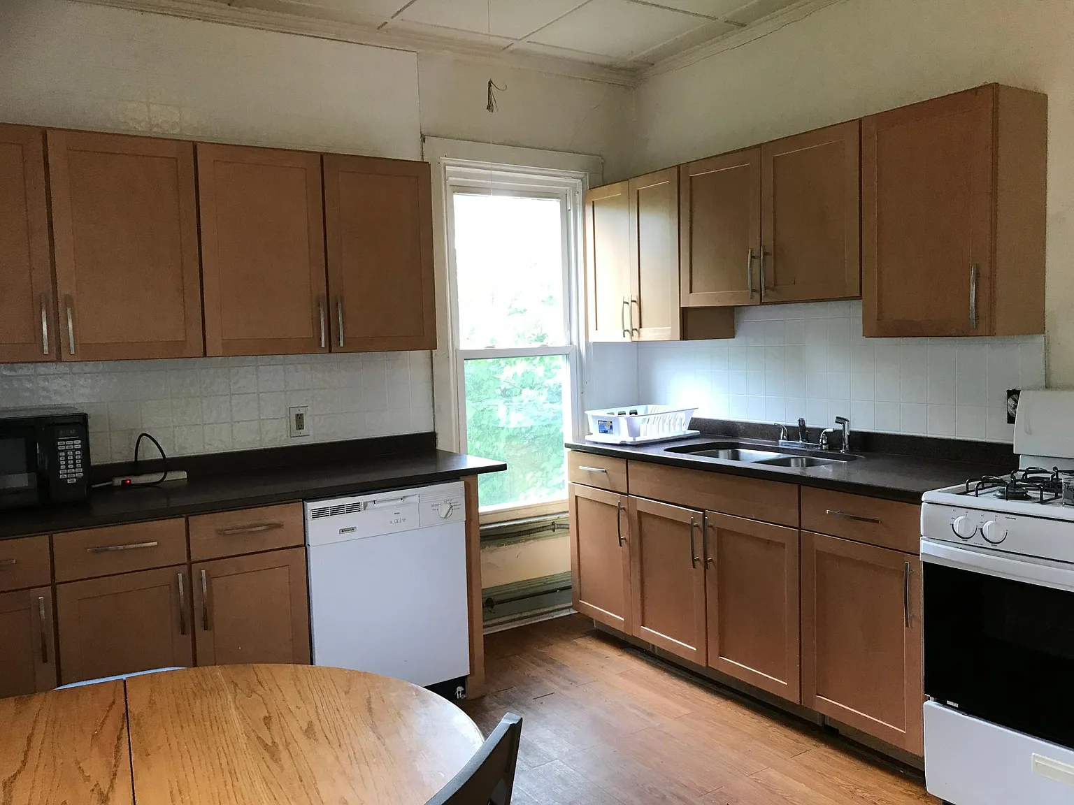 8 bed, $900 — Photo 2