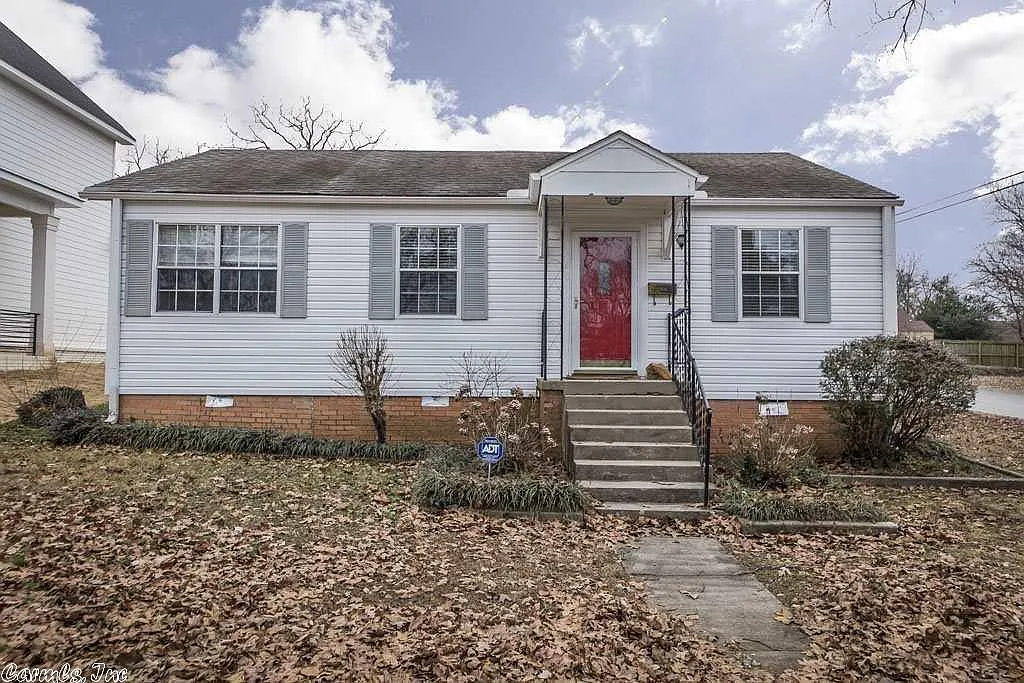 3 bed, 1951 sqft, $2,200 — Photo 1
