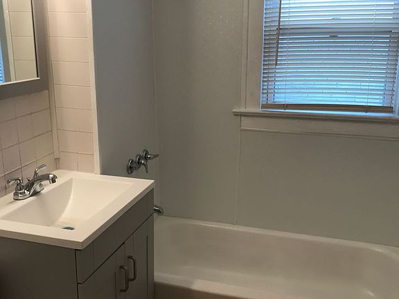 4th image of 3325 Askew Ave