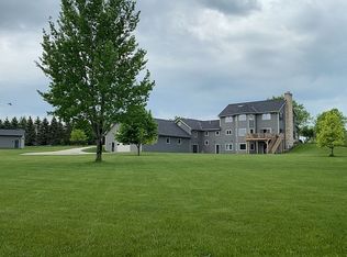 4764 Red Fox Ln, West Bend, WI 53095