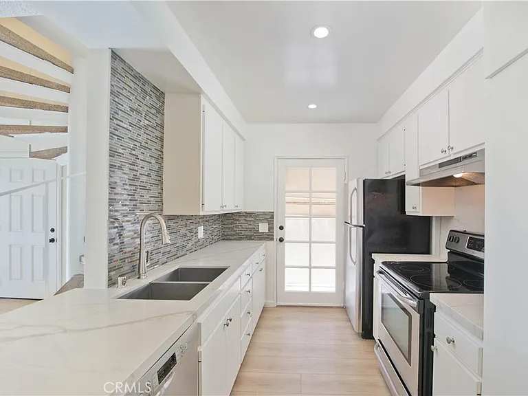3407 Ocean Ave #B — Photo 8