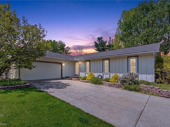 3rd image of 3519 Monterey Cir